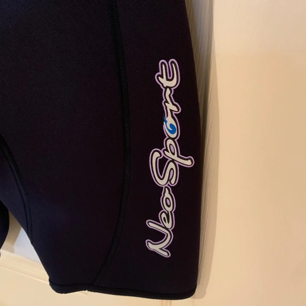 NeoSport Black/Purple Wet Suit sz 6